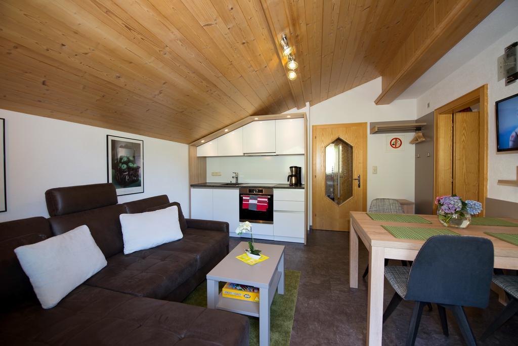 Appartements Schneezauber Lermoos Habitación foto