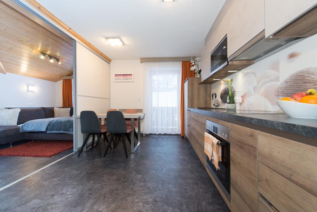 Appartements Schneezauber Lermoos Habitación foto